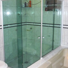 Vidro Verde de 8mm temperado e kit de Aluminio Fosca.