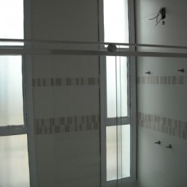 Vidro Incolor de 8mm temperado.