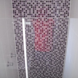 Vidro Incolor de 8mm temperado e kit de aluminio Branco.