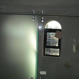 Vidro Acidato e Incolor de 8mm temperado.